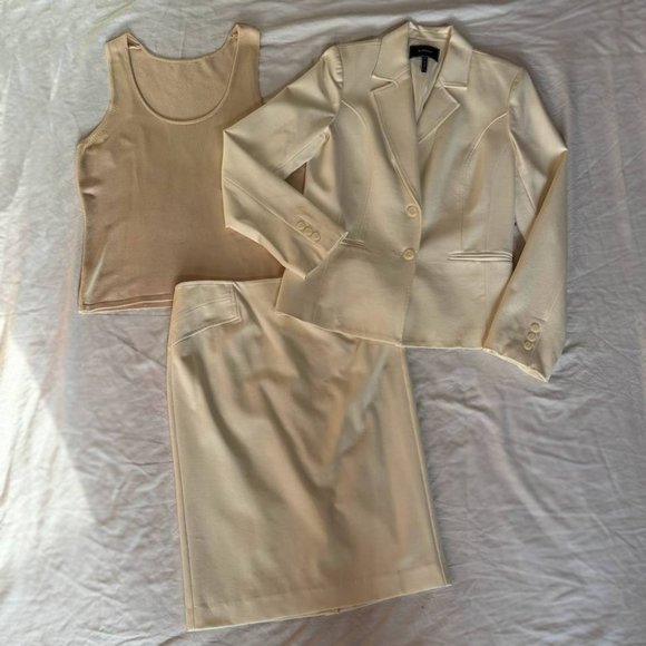 Le Chateau Cream Blazer Skirt Suit Set - Picture 1 of 12